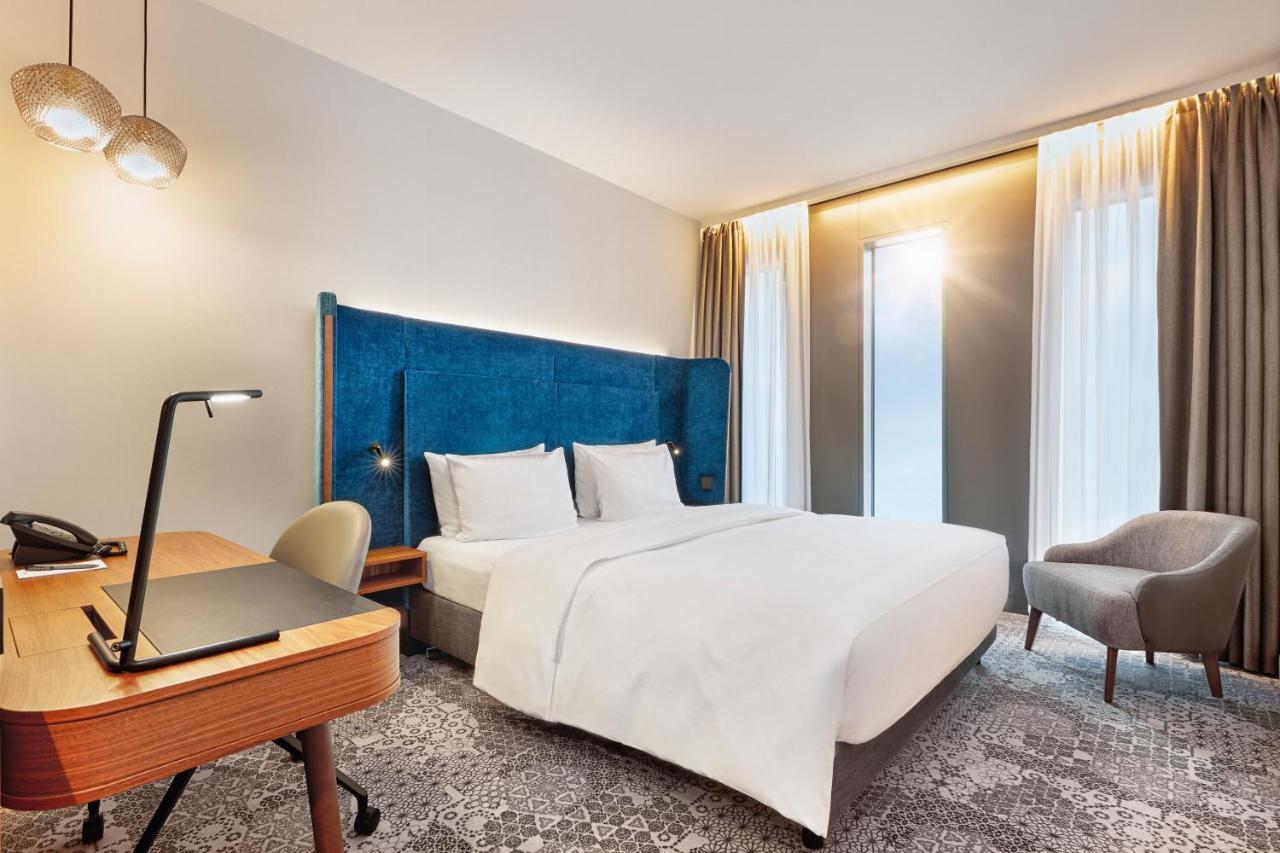 Hyperion Hotel 5*